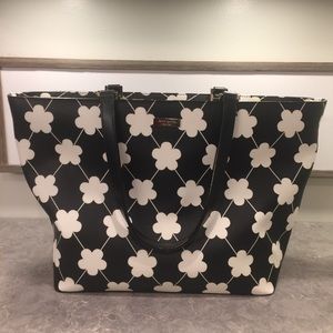 Kate spade tote. Zipper top.